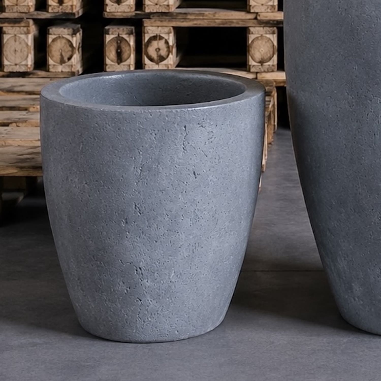 Vessara | Onyx Dusk – 40cm Tall Concrete Vase Planter – 19L Tall Indoor Outdoor Pot