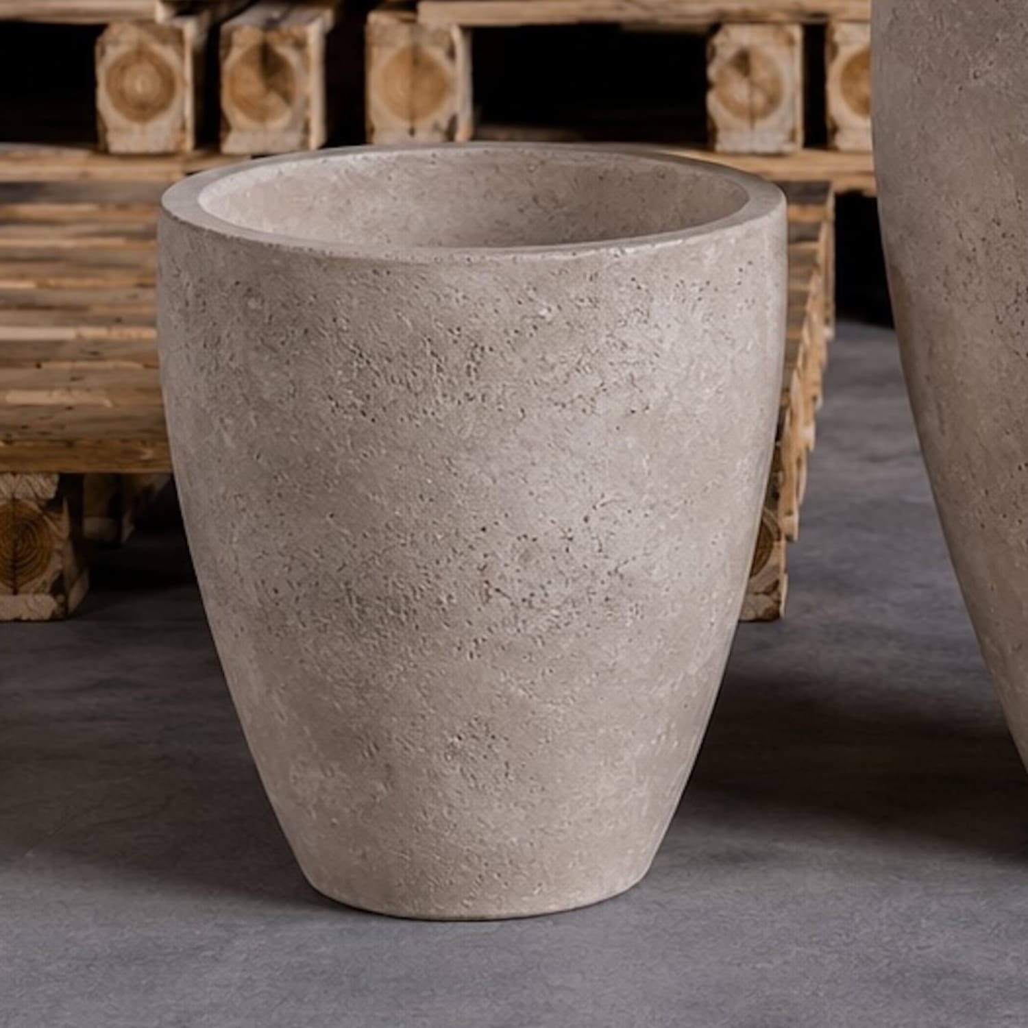 Vessara | Truffle – 40cm Tall Concrete Planter – 19L Vase-Shaped Plant Pot