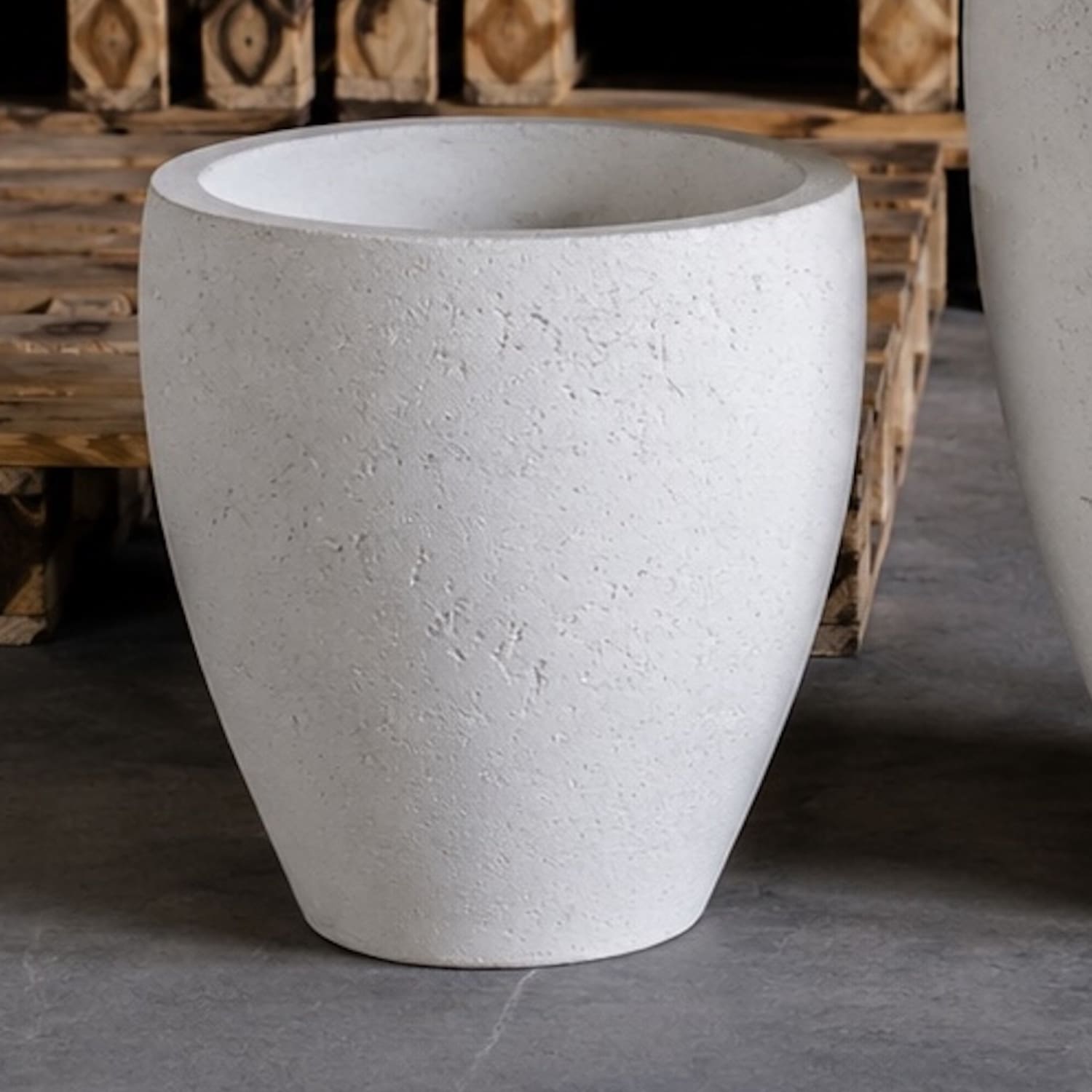 Vessara | White Mist – 40cm Tall Concrete Planter – 19L Round Plant Pot